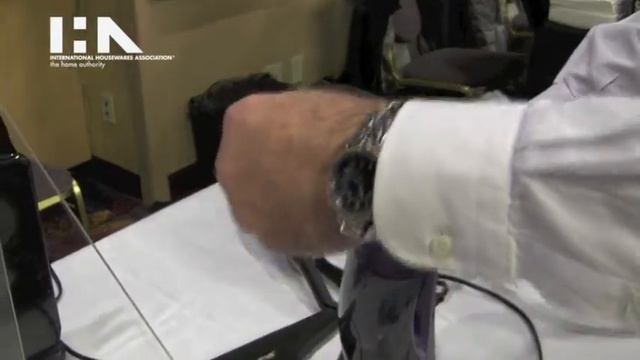 Sienna Steam Window Cleaner at IHA's 2014 International Home + Housewares Show Press Preview Event смотреть онлайн