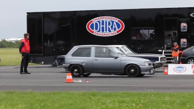 1968 Chrysler Newport vs. Opel Corsa смотреть онлайн