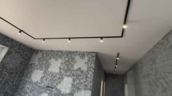 Минутный видеообзор натяжных потолков в загородном доме.