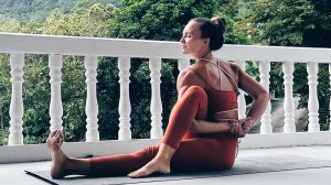 ЙОГА ФЛОУ 25 мин | ПОМОЩЬ ЖКТ | СКУРТКИ | Она Волна