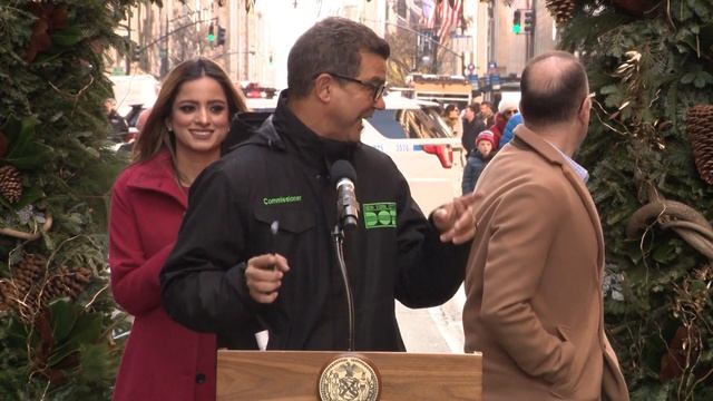 5th Avenue Open Streets Holiday Season Kick-Off смотреть онлайн