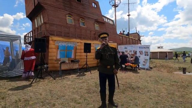 ПОЕТ СОЛИСТ ВОКАЛЬНОЙ ГРУППЫ "КАЗАЧЬЕ РАЗДОЛЬЕ" МАНЖОРИН СЕРГЕЙ АЛЕКСЕЕВИЧ