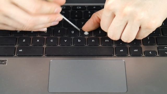 How to Replace a Key on Your Toshiba Laptop's Keyboard - Tutorial by a Certified Technician смотреть онлайн