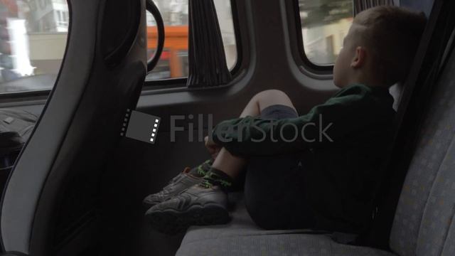 Child looking out the window during car journey смотреть онлайн