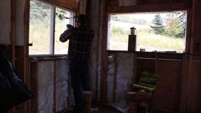 Solo OFF GRID CABIN Build | Windows Get Installed смотреть онлайн