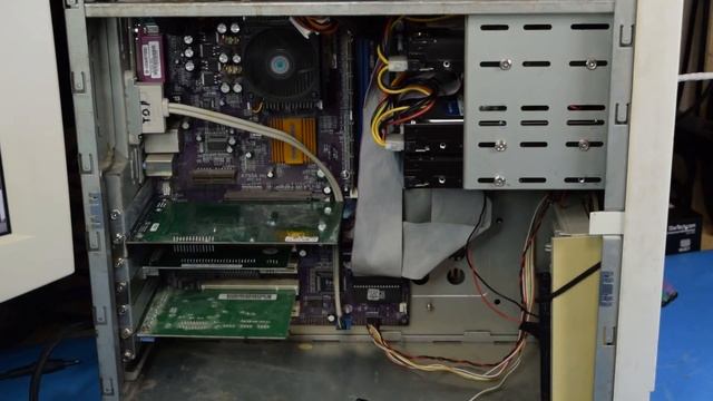 0x0010.3 - The Real Windows 98 Machine Fix смотреть онлайн