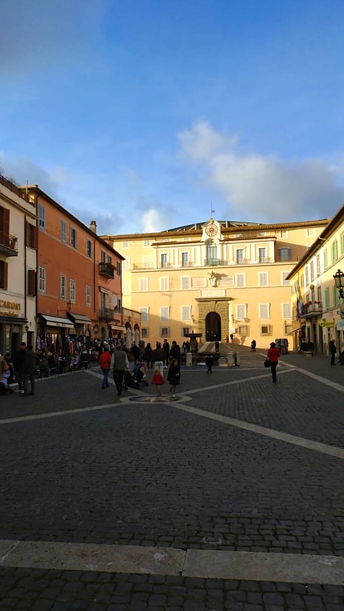 Резиденция папы Римского в г. Кастель-Гандольфо (Castel Gandolfo) Италия смотреть онлайн
