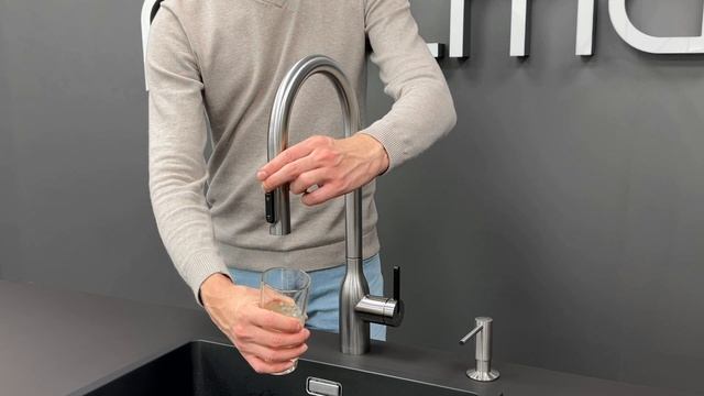 Смеситель под фильтр для кухни UNIVERSAL с выдвижным изливом смотреть онлайн