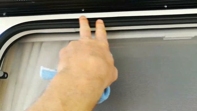Cleaning motorhome or caravan perspex windows without causing scratches on the surface. смотреть онлайн