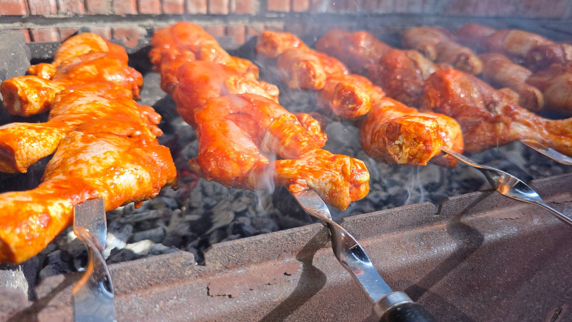 Шашлык из куриной голени на мангале. Сочный вкусный маринад для куриного мяса. смотреть онлайн