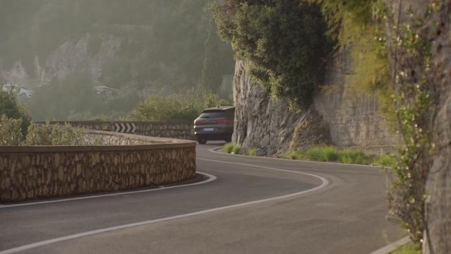 2023 Alfa Romeo Tonale Veloce Plug-in Hybrid Q4 grey - B-roll - Official HD video смотреть онлайн