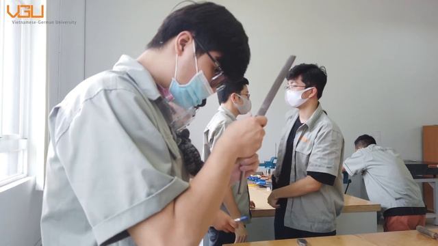 Thực tập cơ bản ngành Kỹ thuật cơ khí (MEN) - Mài dũa смотреть онлайн