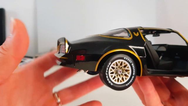 PONTIAC FIREBIRD TRANS AM 1977 GREENLIGHT 