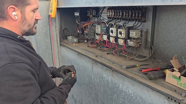 HURRY ALL THE EXHAUST FANS ARE DOWN ! смотреть онлайн