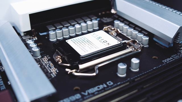 Gigabyte Z590 VISION G - First Look and Overview смотреть онлайн