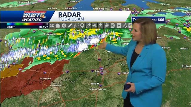 Severe storms bring threat for tornadoes, hail, strong winds смотреть онлайн