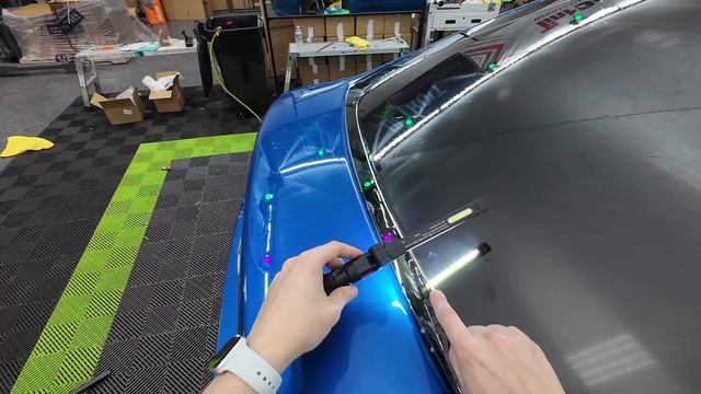 Tinting a tall back window by pulling the film смотреть онлайн