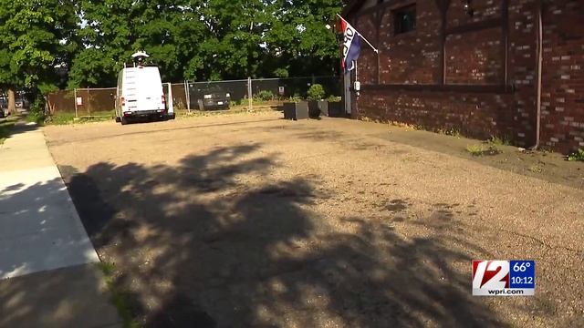 Man asked to leave New Bedford bar smashes car windows смотреть онлайн