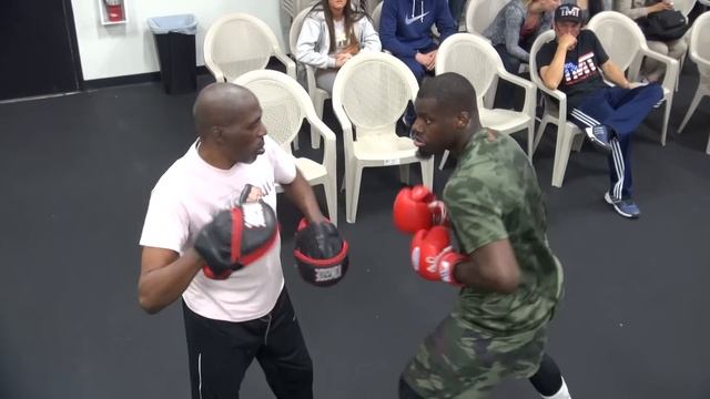 Andrew Tabiti padwork with Roger Mayweather смотреть онлайн