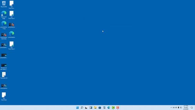 Windows 11 Tutorial - Lesson 44 - Desktop Icons Arrangement Options смотреть онлайн