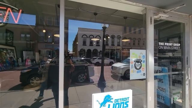 Ionia Michigan Window Shopping WHINE11 Called Multiple Times смотреть онлайн