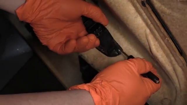 How to Replace Rear Window Switch 00-07 Volvo V70 смотреть онлайн