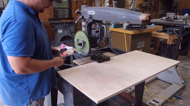 Dewalt Radial Arm Saw GA Restoration - Part 5 - Ep.1 - Clear Coating Base and Starting New Tabletop смотреть онлайн