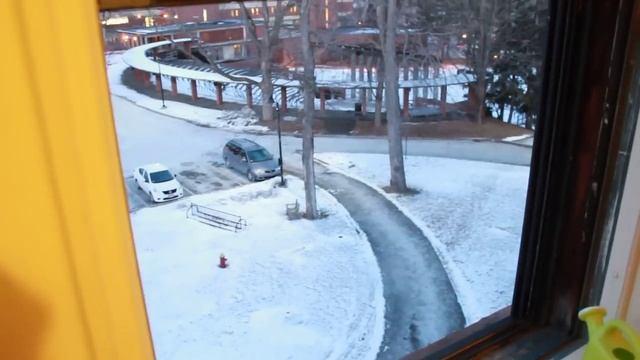 In which we throw boiling water out a window and watch it turn into snow смотреть онлайн