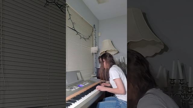 She Came in Through the Bathroom Window piano cover смотреть онлайн