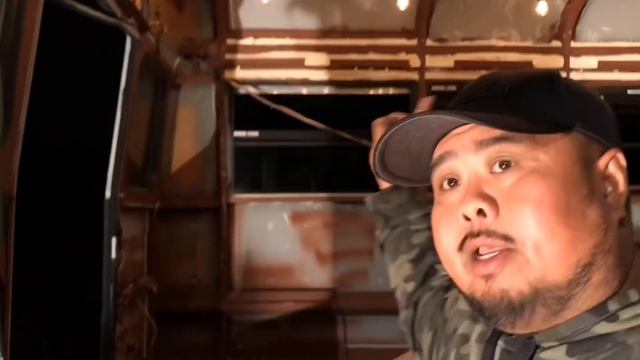 EP 34 BUS HOME BUILD : Framing pt3: Insulation Prep / Thermal Break Tape installation смотреть онлайн