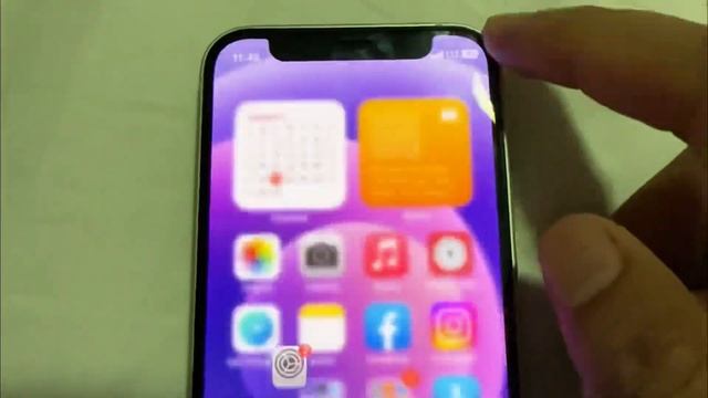 iOS 16.3 with iOS 15 Dark Mode Wallpaper 🐰 смотреть онлайн
