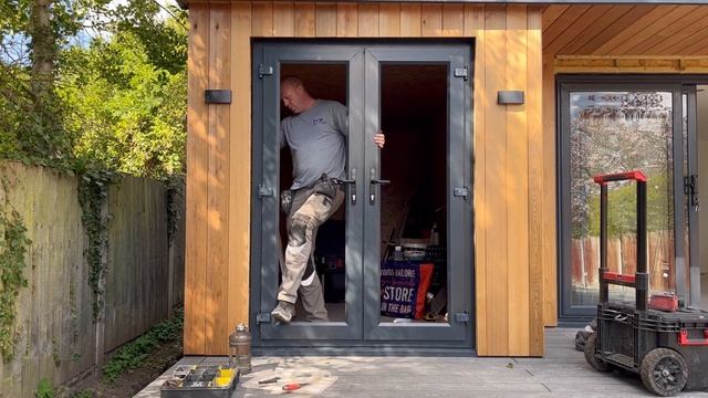 Garden Room Build - windows and doors смотреть онлайн