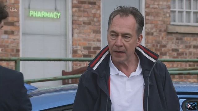 Coronation Street - Peter Drags Dr Thorne Out Of His Car смотреть онлайн
