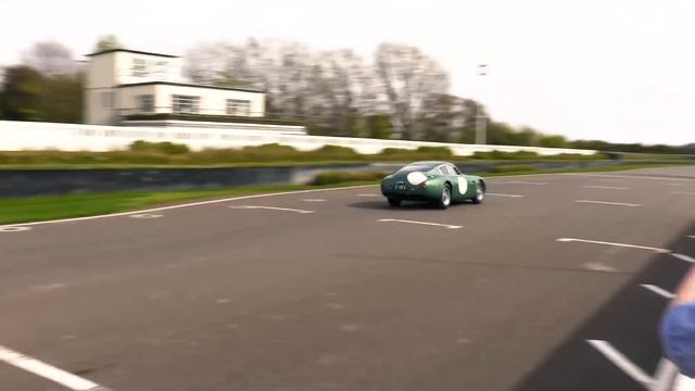 Driving a £16million Aston Martin DB4 GT Z смотреть онлайн