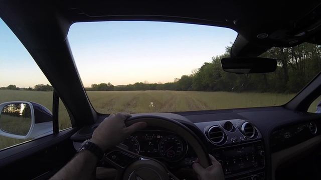 2017 Bentley Bentayga Off-Roading POV Test Drive смотреть онлайн
