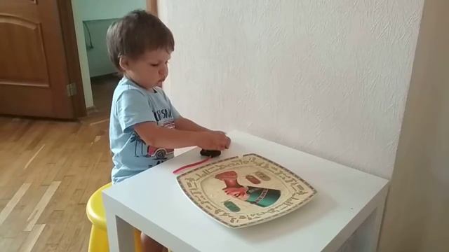 Даня играет бэйблейдом смотреть онлайн