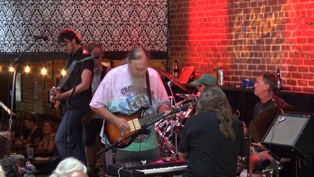 CLEANING WINDOWS//Cubensis @ The Lighthouse 4-18-15 4K Ultra HD смотреть онлайн