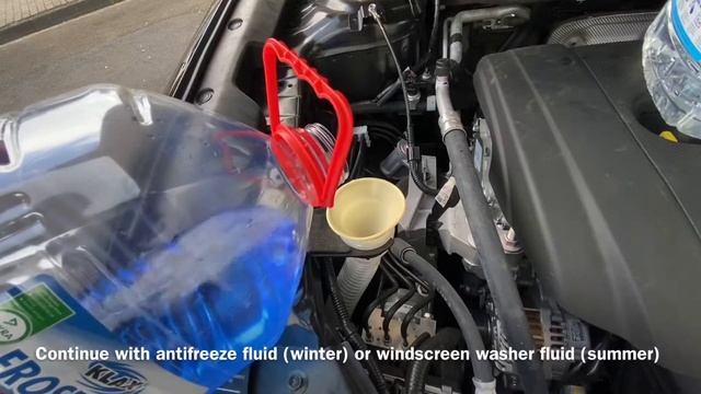 How to check and top up the window and headlight washer fluid Mazda CX-5 DIY смотреть онлайн