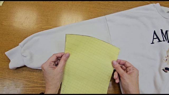 Пошив свтшота часть 1
Как снять выкройку с готового свитшота. смотреть онлайн