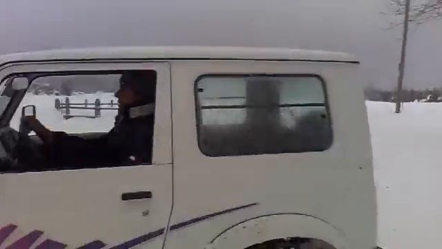Suzuki samurai vs Daihatsu Feroza on the snow смотреть онлайн