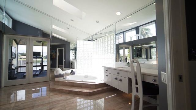 Custom Million Dollar Home In Cypress Head Parkland With Stellar Waterfront Lot - 7601 Ventura Lane смотреть онлайн