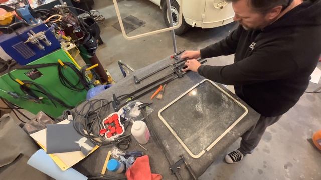 HOW TO: VW Split Bus pop-out windows assemble and install смотреть онлайн