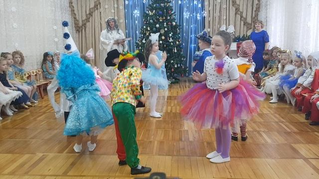 танец игрушек на новогоднем празднике (старшая группа) смотреть онлайн