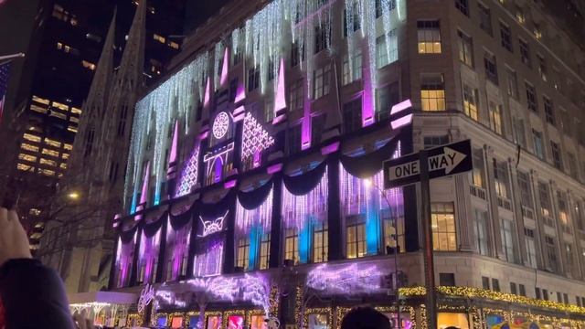 Saks Fifth Avenue Christmas Ligh Show 2021 смотреть онлайн