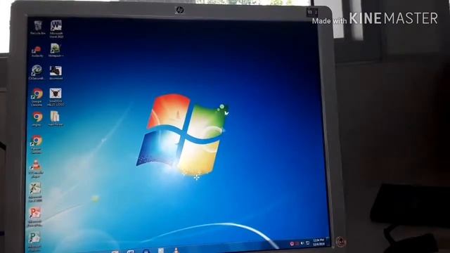 Windows 7 running on a HP Compaq смотреть онлайн