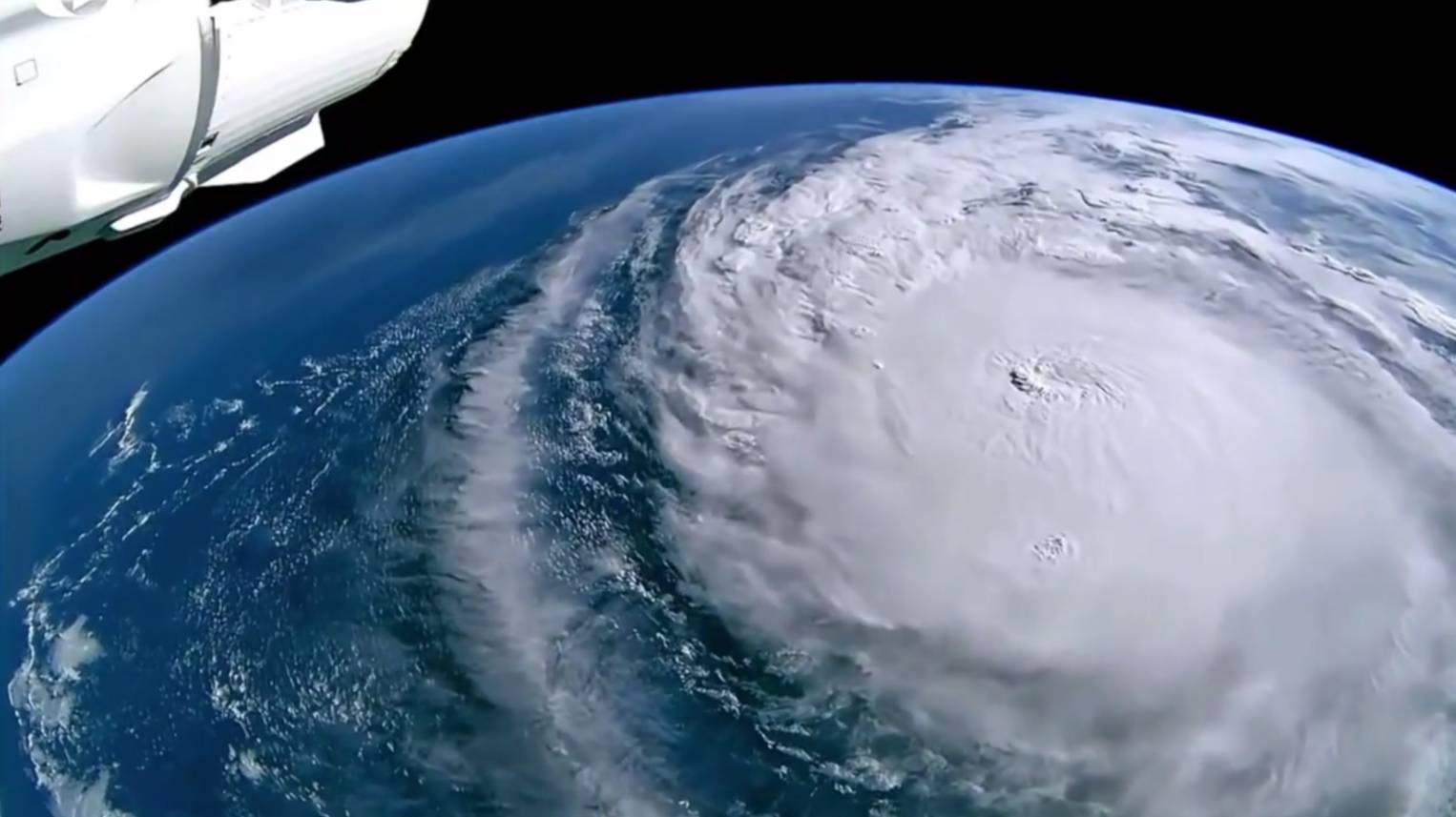 Так с орбиты Земли выглядит ураган «Милтон» смотреть онлайн