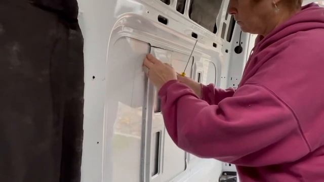 Installing CRL Universal, Rear Bunk Windows смотреть онлайн