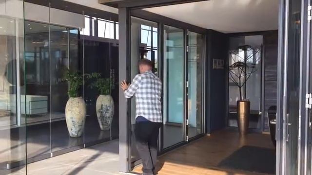 Solarlux Bifolding Doors with movable corner and integral blinds смотреть онлайн