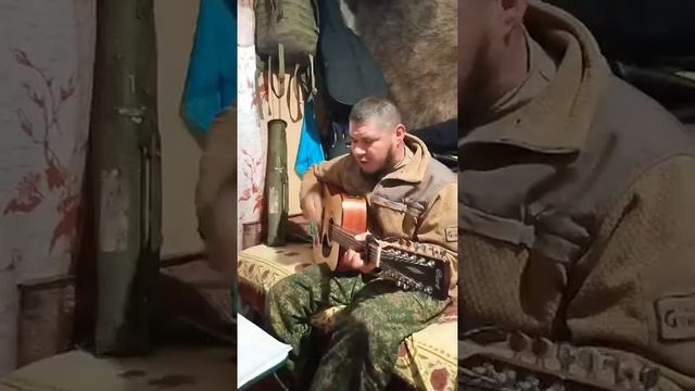 Вот это солдатик молодец!!!👍👍👍 Очень правдивые стихи написал к этой песне . На самом деле так оно смотреть онлайн