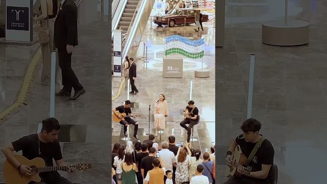 Lola Yuldashevadan Jonli ijroda shou #lola #citymall #soginch #music #shortsvideo #shoubiznesolami смотреть онлайн